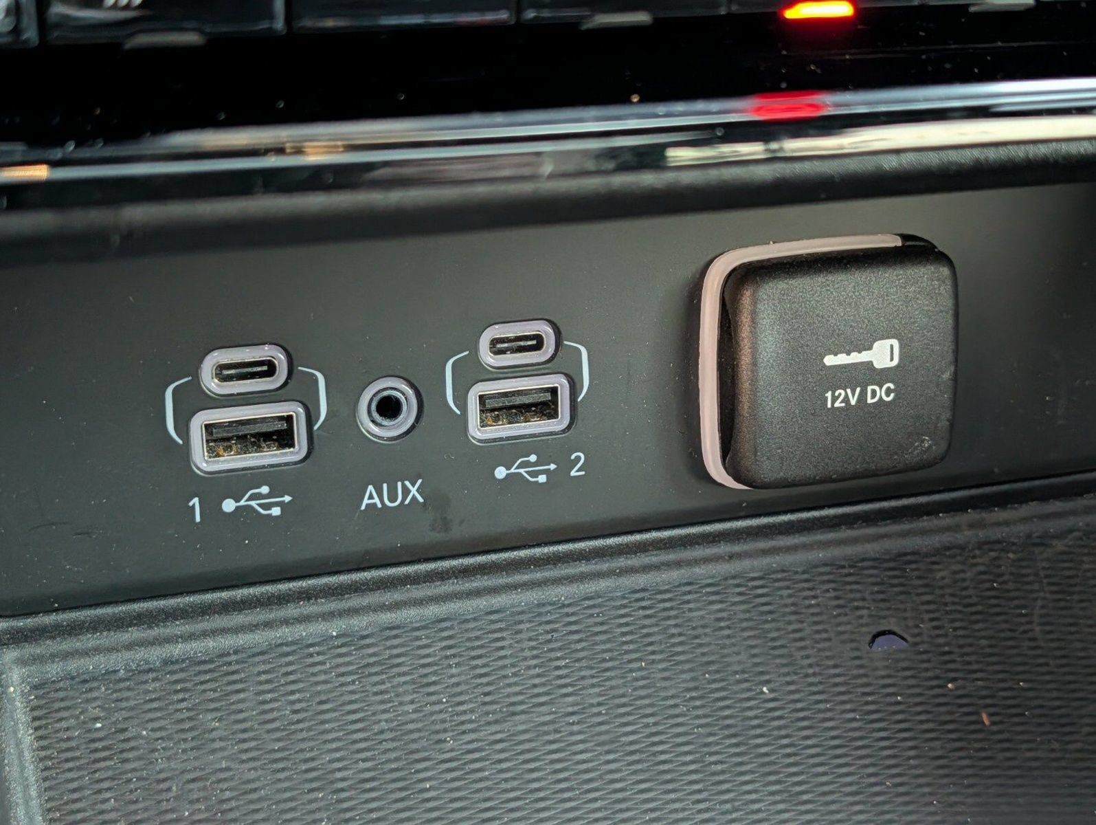 Used 2023 Jeep Grand Cherokee L Altitude AWD/4WD image 8