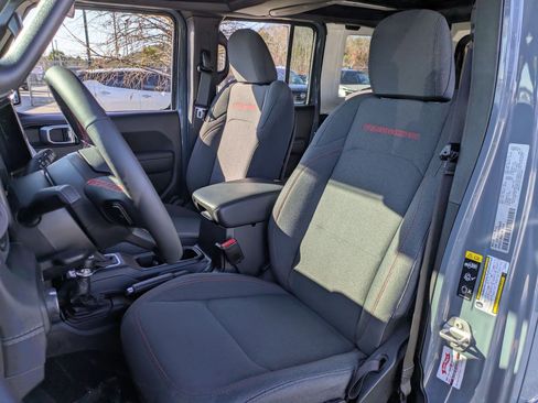 Used 2024 Jeep Wrangler Rubicon w/ Safety Group image 13