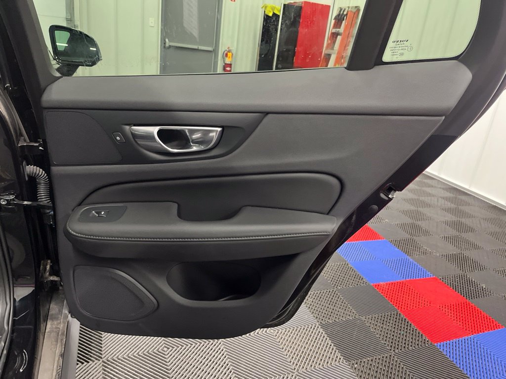 Used 2025 Volvo V60 B5 Cross Country Plus AWD/4WD image 13