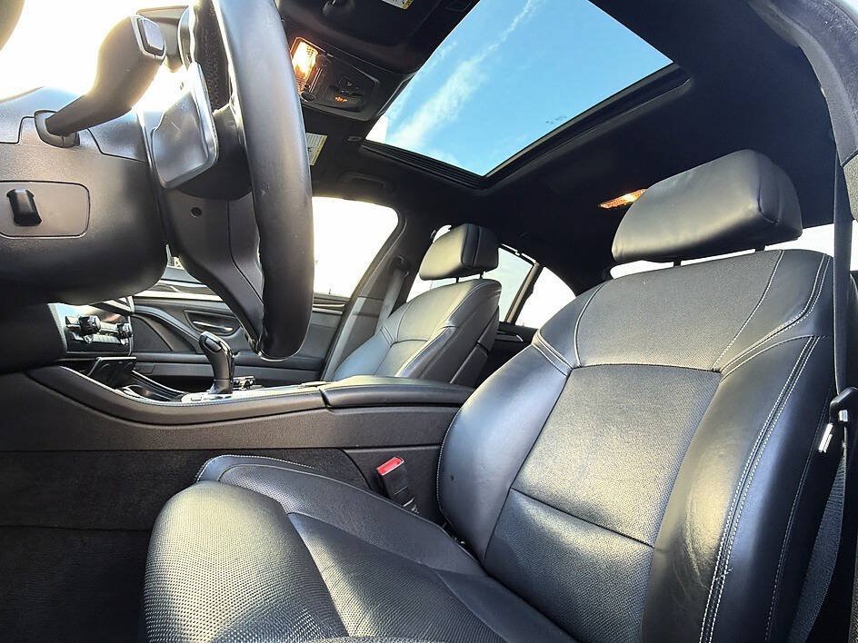 Used 2015 BMW 550i Sedan RWD image 6