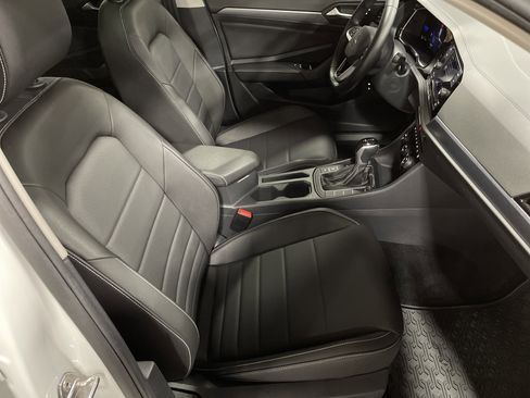 Used 2024 Volkswagen Jetta SE w/ Panoramic Sunroof Package image 13