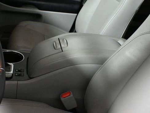 Used 2019 Toyota Highlander XLE image 24