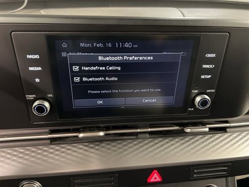 Used 2023 Kia Carnival LX image 10