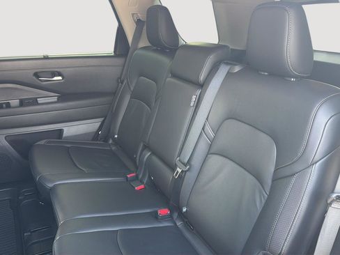 Used 2025 Nissan Pathfinder SL FWD image 20