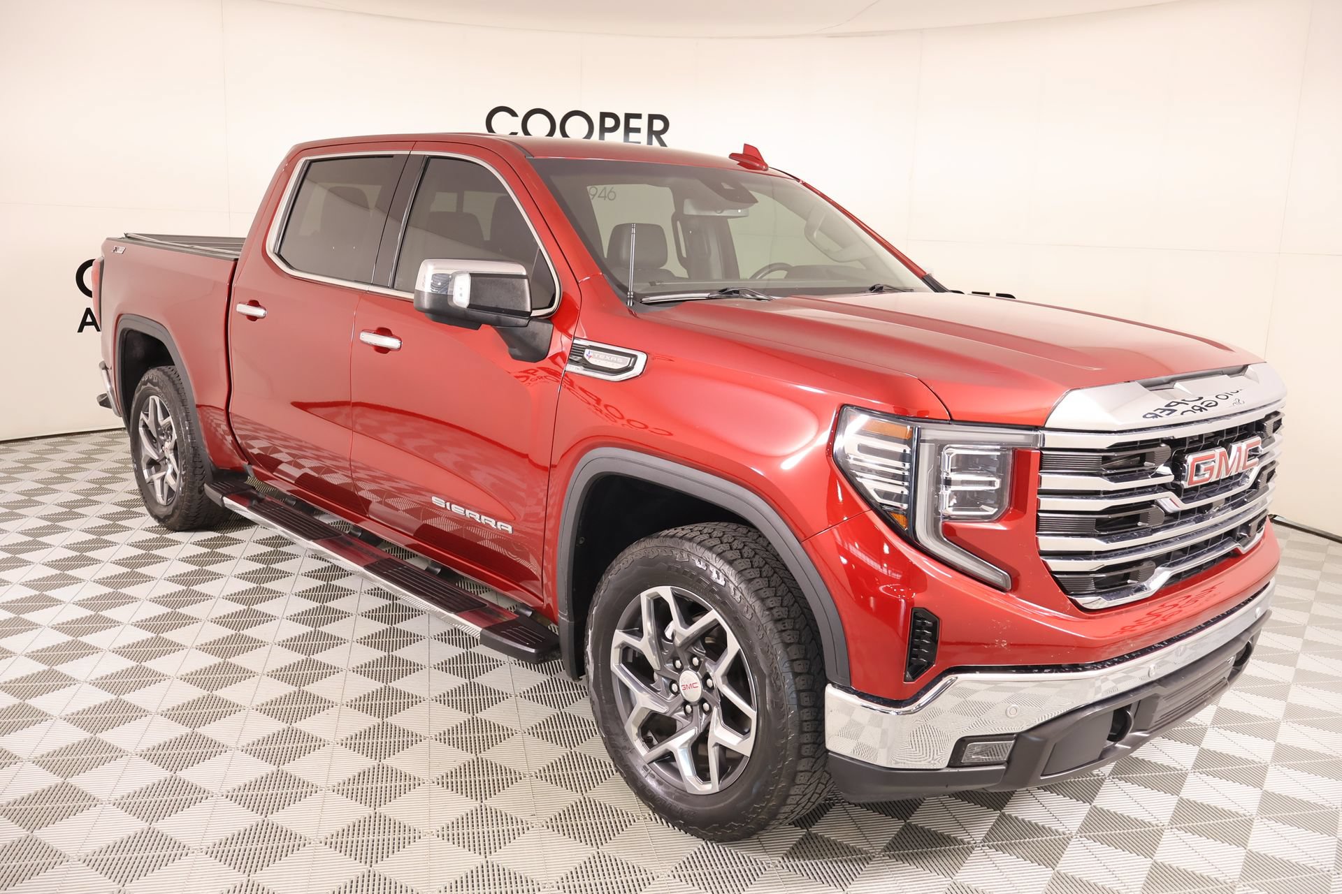 Used 2022 GMC Sierra 1500 SLT AWD/4WD image 1