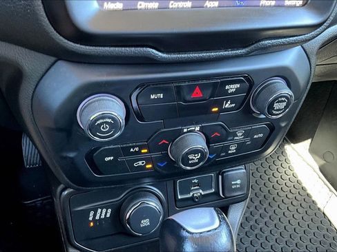 Used 2022 Jeep Renegade Limited image 16