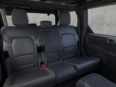 New 2025 Ford Bronco Outer Banks w/ Sasquatch Package image 11