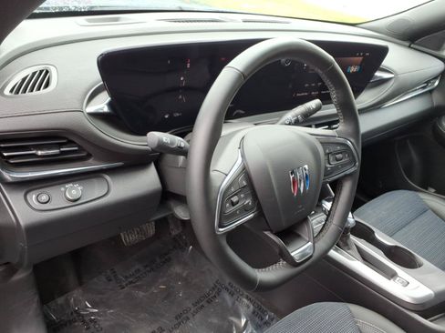 Used 2025 Buick Envista Preferred w/ Convenience I Package FWD image 8