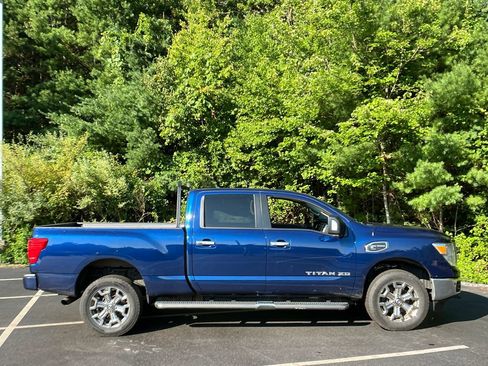 Used 2018 Nissan Titan SV w/ SV Convenience Package AWD/4WD image 17