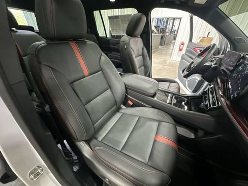 Used 2024 Chevrolet Traverse RS AWD/4WD image 32