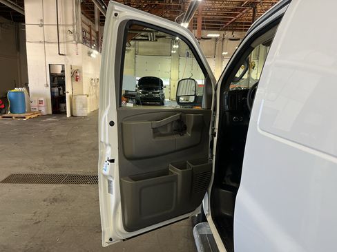 Used 2019 GMC Savana 2500 w/ Driver Convenience Package RWD image 20