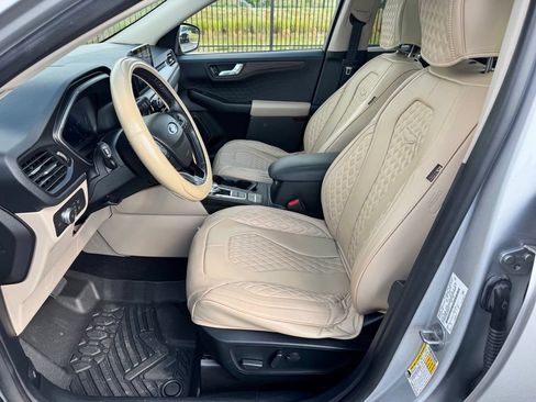 Used 2020 Ford Escape Titanium AWD/4WD image 23