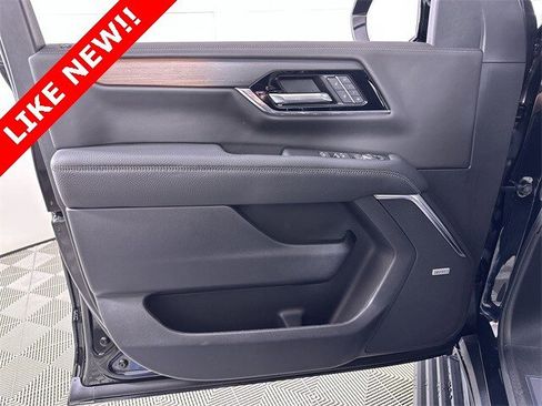 Used 2025 GMC Yukon Denali w/ Denali Reserve Package image 23