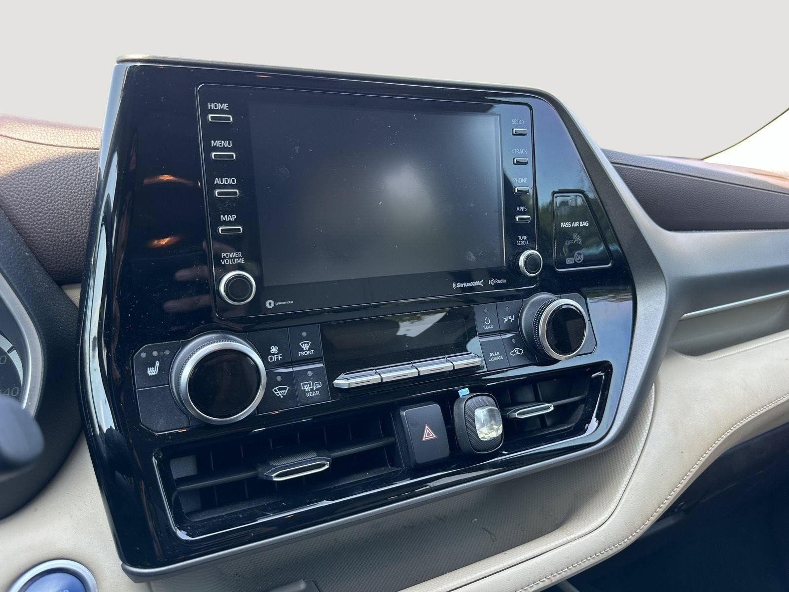 Used 2020 Toyota Highlander XLE AWD/4WD image 57