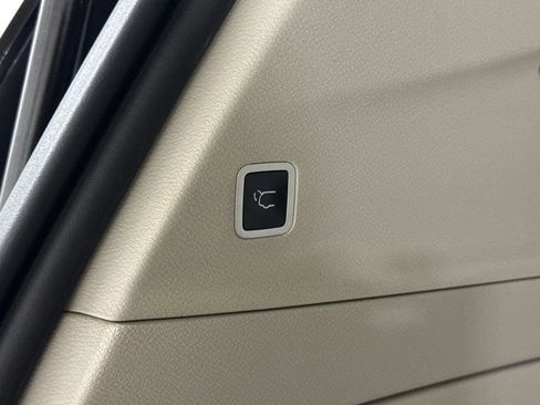 Used 2021 Chrysler Voyager Lxi FWD image 29