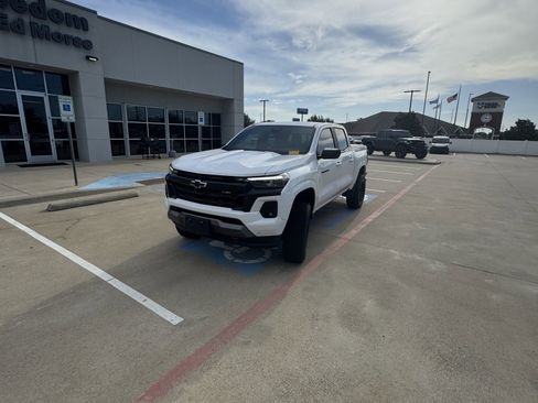 Used 2024 Chevrolet Colorado Z71 w/ Advanced Trailering Package AWD/4WD image 2