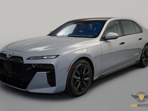 Used 2023 BMW 760i xDrive image 3