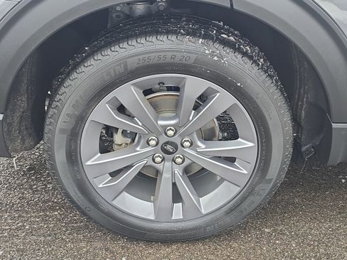 Used 2023 Ford Explorer XLT w/ Equipment Group 202A image 5