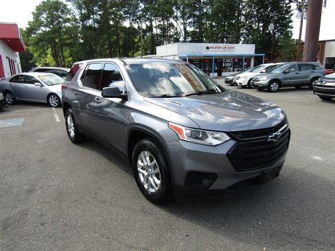 Used 2020 Chevrolet Traverse LS w/ LPO, Blackout Package FWD image 10
