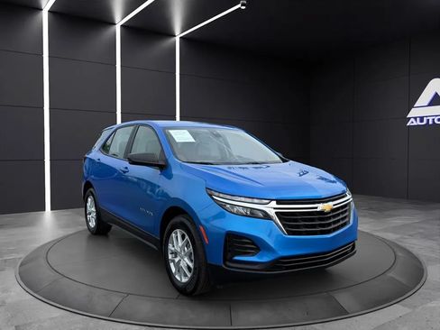Used 2024 Chevrolet Equinox LS w/ Driver Confidence II Package FWD image 3