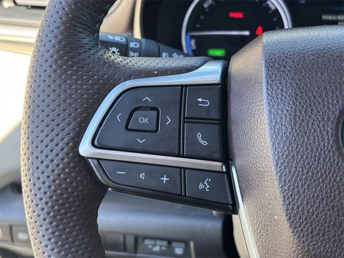 Certified 2023 Toyota Sienna Platinum image 33