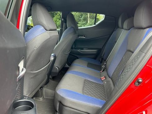 Used 2020 Toyota C-HR XLE FWD image 37