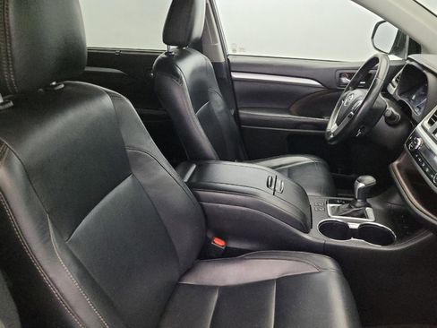Used 2018 Toyota Highlander XLE image 21