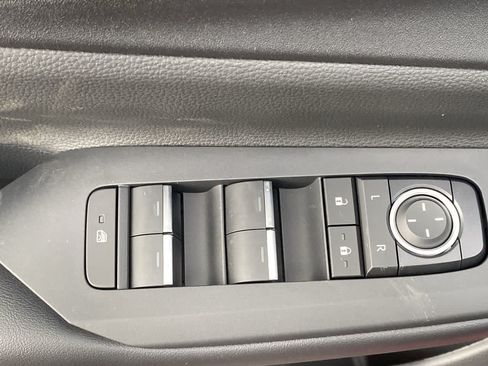 New 2026 Toyota Prius Plug-In Hybrid FWD image 13
