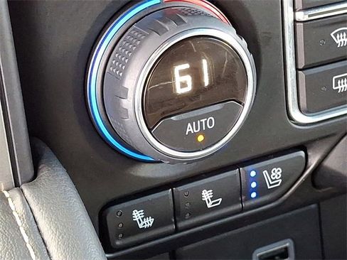 Used 2024 Chevrolet Suburban Premier image 22