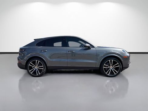 Used 2025 Porsche Cayenne Coupe image 2