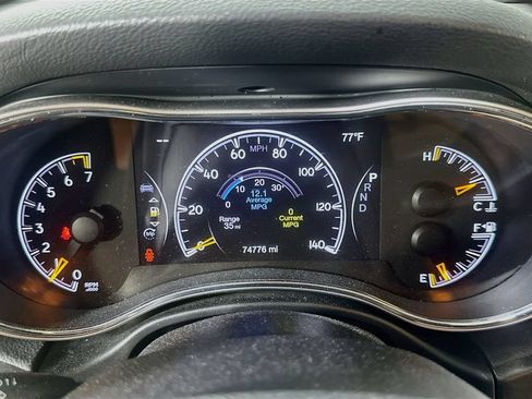 Used 2019 Jeep Grand Cherokee Laredo RWD image 24