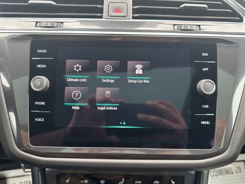 Certified 2022 Volkswagen Tiguan SEL R-Line image 22