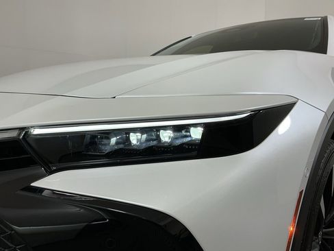 Used 2023 Toyota Crown Platinum image 11