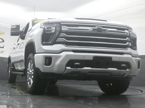 Used 2024 Chevrolet Silverado 3500 High Country w/ High Country Premium Package AWD/4WD image 3