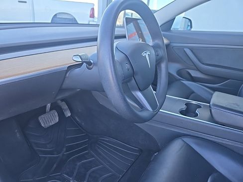 Used 2020 Tesla Model 3 Standard Range Plus image 35