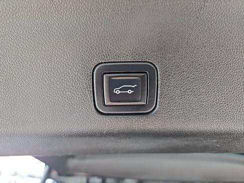 Used 2023 GMC Yukon SLT w/ SLT Premium Package image 57