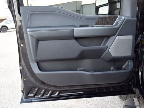 Used 2025 Ford F250 Lariat w/ Black Appearance Package image 19