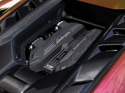 Used 2024 Lamborghini Revuelto AWD/4WD image 10