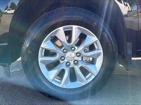 Used 2023 Chevrolet Silverado 1500 Custom AWD/4WD image 8
