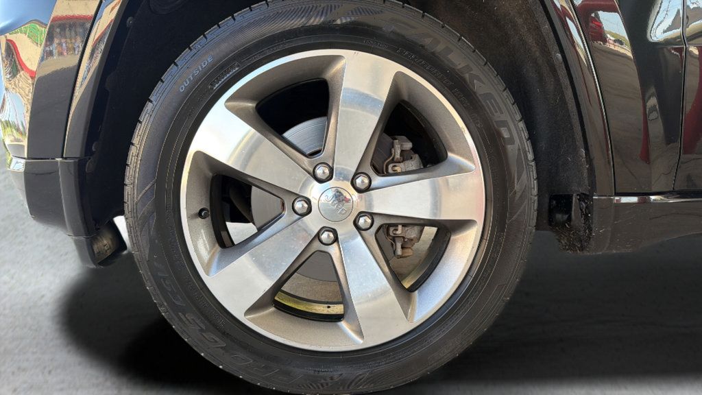Used 2014 Jeep Grand Cherokee Overland AWD/4WD image 34