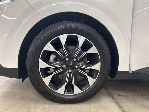 Certified 2023 Kia Carnival EX FWD image 34