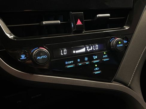 Used 2022 Toyota Camry SE image 15