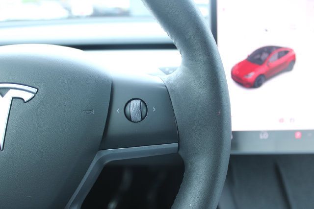 Used 2021 Tesla Model Y Long Range AWD/4WD image 23