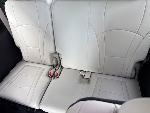 Used 2024 Buick Enclave Essence w/ LPO, Touring Package image 30