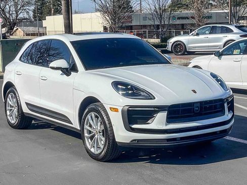 Used 2024 Porsche Macan image 5