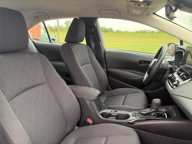 Used 2025 Toyota Corolla LE FWD image 13