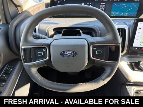 Used 2025 Ford Expedition Active image 12