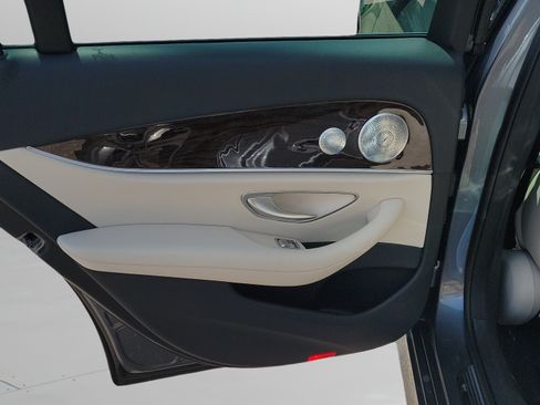 Used 2020 Mercedes-Benz E 350 Sedan image 7