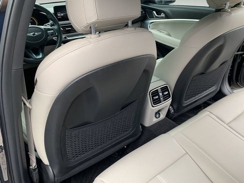 Certified 2023 Genesis G70 2.0T RWD image 17