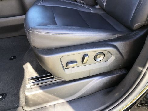 Used 2022 Chevrolet Tahoe Z71 w/ Z71 Off-Road Package image 16